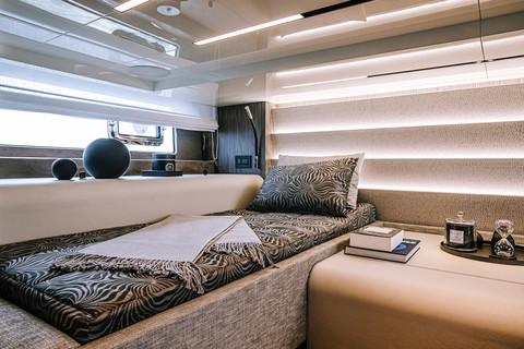 A46 Luxury Tender - Cabin (twin beds)