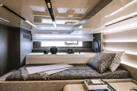A46 Luxury Tender - Cabin (twin beds)